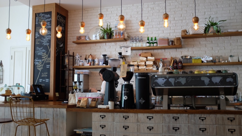 vitrine-HYERES-min_coffee_shop_light_cafe_coffee_shop-32620